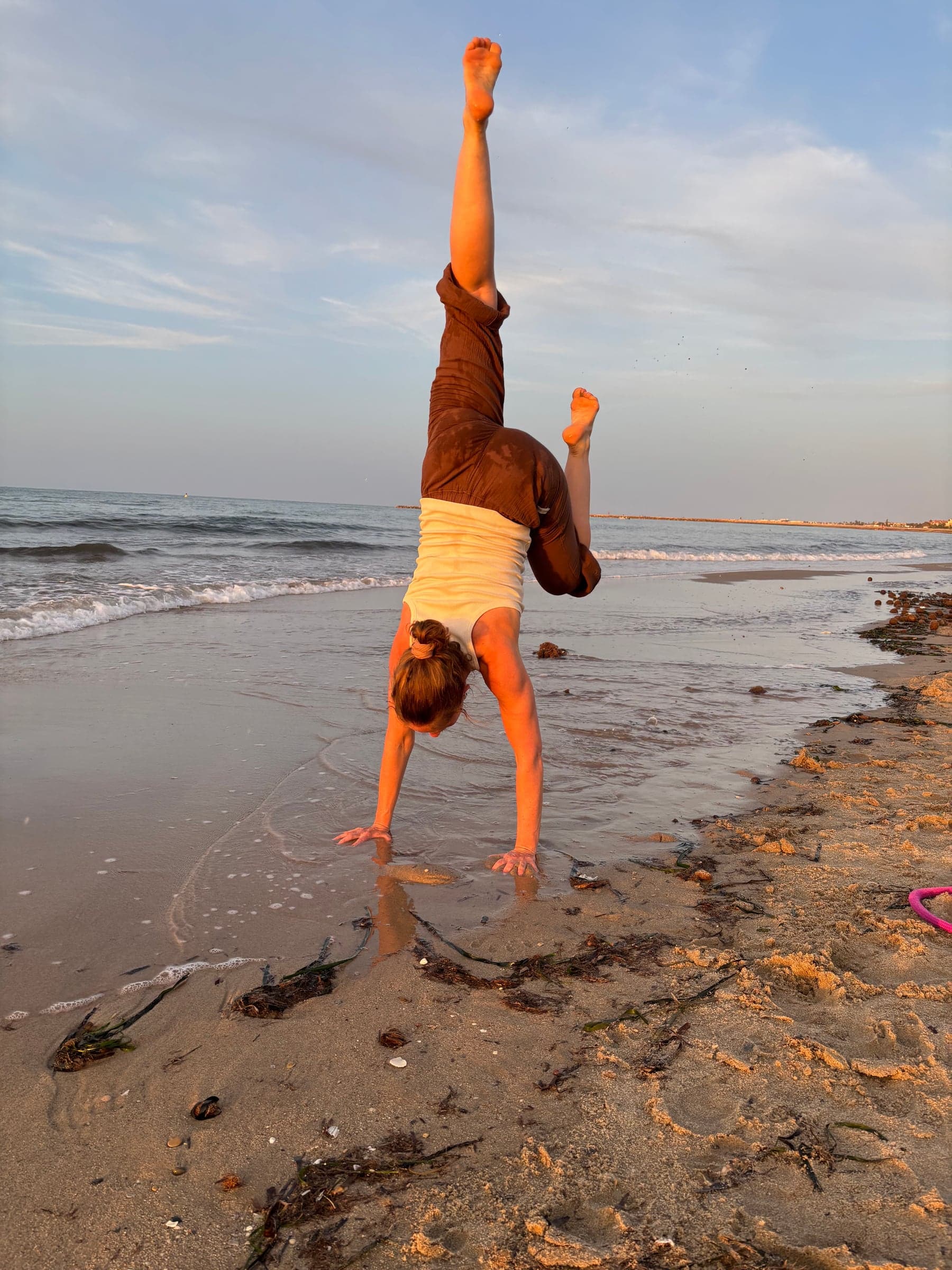 Julia Zinsmeister im Handstand